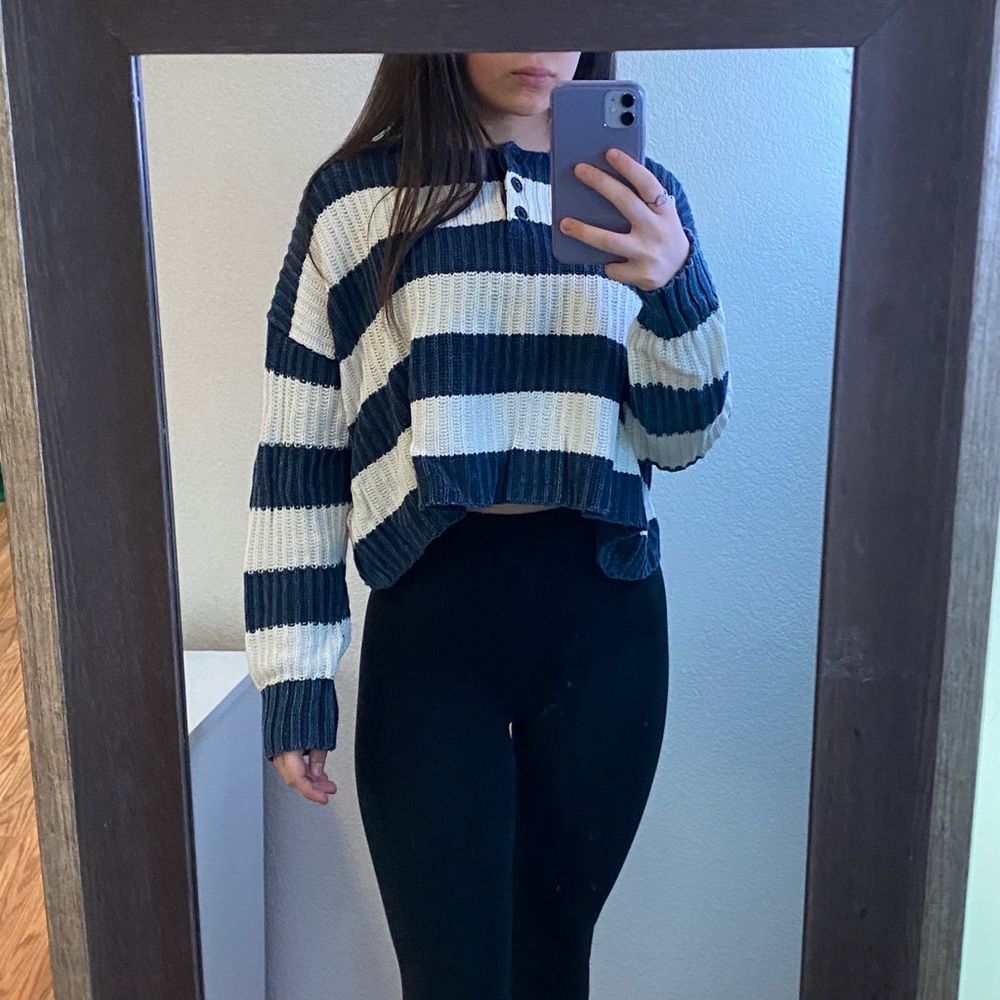 American Eagle sweater